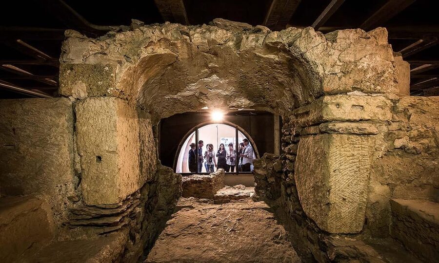 Sion: Sion Wine Tour - wine tasting and guided tour - Place de la Planta: the old-town stop that sets the tone
