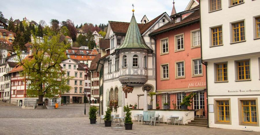 St. Gallen: Express Walk with a Local in 60 minutes - Broderbrunnen to Karlstor: fountains, details, and a city gate feel