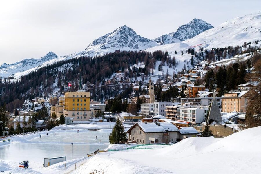 St. Moritz: Express Walk with a Local in 60 minutes - From Lake to Via Serlas: the natural end point for your next plan