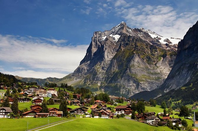 Swiss Alps: Interlaken and Grindelwald Day Trip from Zurich - From Zurich, it is all about the coach-to-alps rhythm