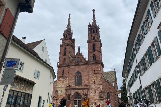 Swiss Experience: Chocolate Tasting and City Tour of Basel - Why the guide experience matters more than you think