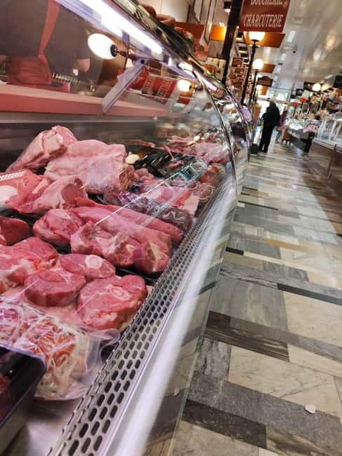 Taste Geneva: Exclusive Walking Food Tour with Full Meal - Drinks, water, and how to manage the tastings without feeling stuffed
