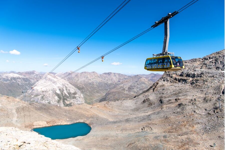 Tirano: Bernina Red Train and Cablecar to Diavolezza Refuge - Diavolezza station to the cable car: where the altitude really hits
