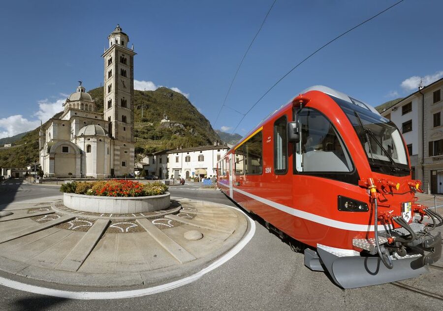 Tirano: Bernina Red Train and Cablecar to Diavolezza Refuge - Diavolezza Refuge: your free time with Piz Bernina views