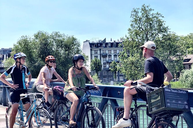 Urban Bike Tour Zurich - Bluntschlibrunnen on the lake promenade: Alps views without a long detour
