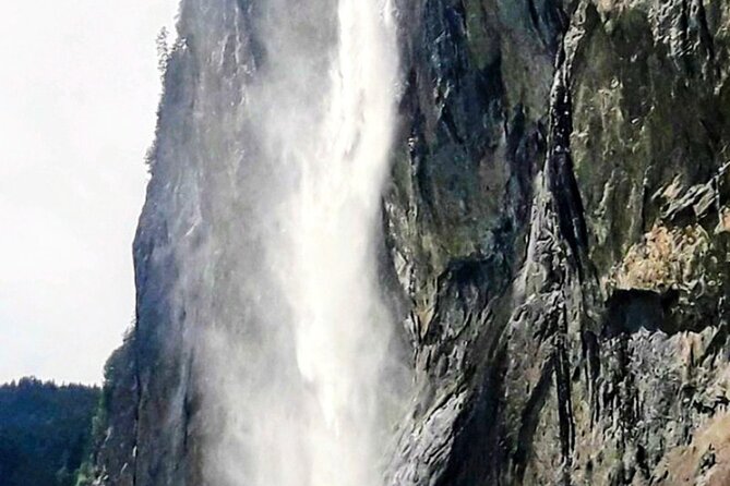 Waterfall Lauterbrunnen CLOY Pier Iseltwald Interlaken Private - Farm village views in Wilderswil, plus two Lauterbrunnen photo breaks