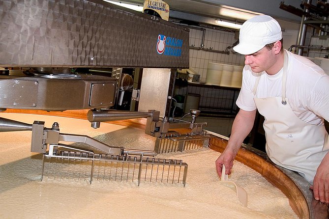 Winter Gruyères, chocolate & cheese tour from Lausanne - Things to Watch Out For: Bus Reliability and Expectations