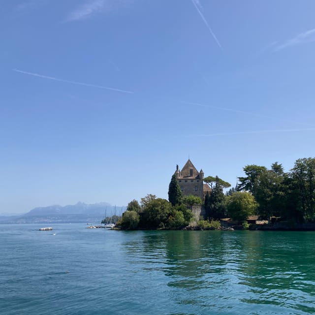Yvoire medieval village : Walking Guided Tour - The castle views from outside: private property, public perspective