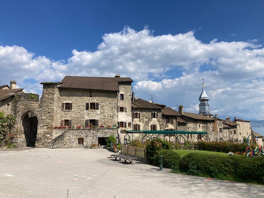 Yvoire medieval village : Walking Guided Tour - Medieval Yvoire streets: what to notice when you want more than photos