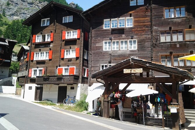 Zermatt Village Walk and Glacier Paradise Private Day Trip - Kirchbrucke Bridge Viewpoint and Mountaineers’ Cemetery, Beauty With Weight