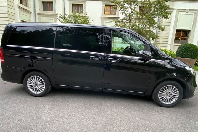 ZRH Zurich Airport to Zurich City Private Transfer–Winter Special - Meeting the Driver at Arrivals 01 and 02 (No Taxi Scavenger Hunt)