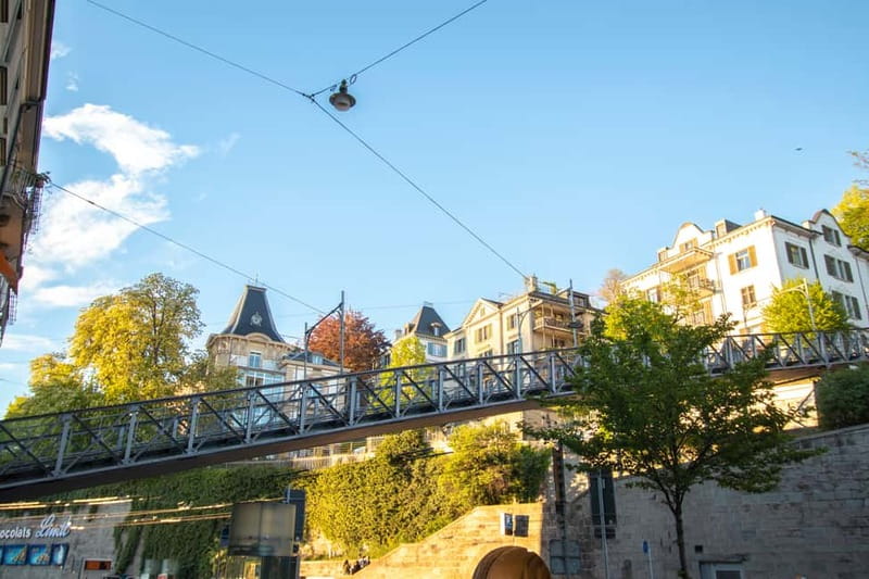 Zurich: 2-hour Best Intro Walking Tour with a Local - Lindenhof and Grossmünster, famous stops with real context