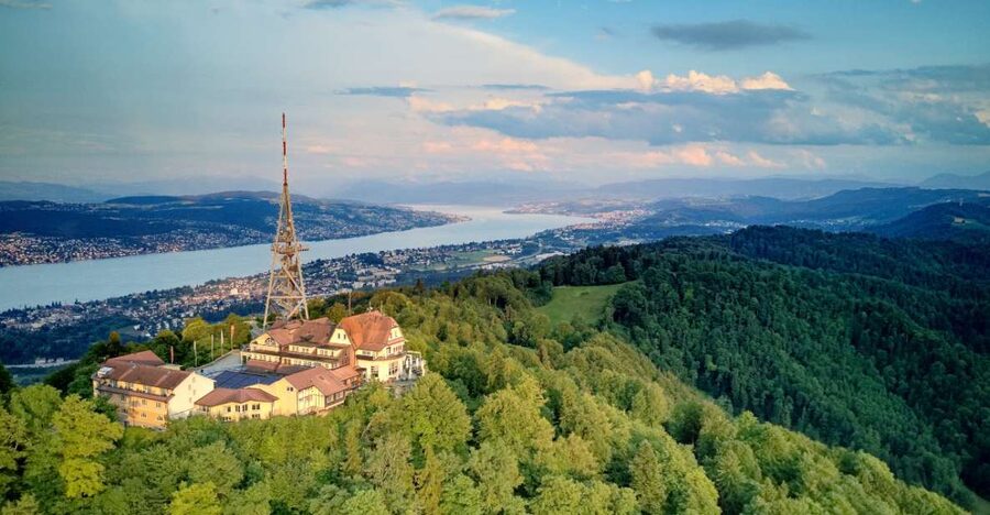 Zurich: Audio Guided City Tour and Train to “Top of Zurich” - Photo stops: how to use the short breaks well