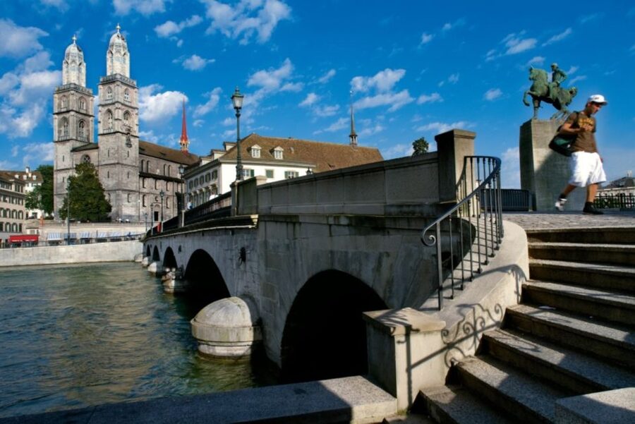 Zurich: Audio Guided City Tour and Train to “Top of Zurich” - Getting started at Sihlquai, 200 meters behind Zurich HB