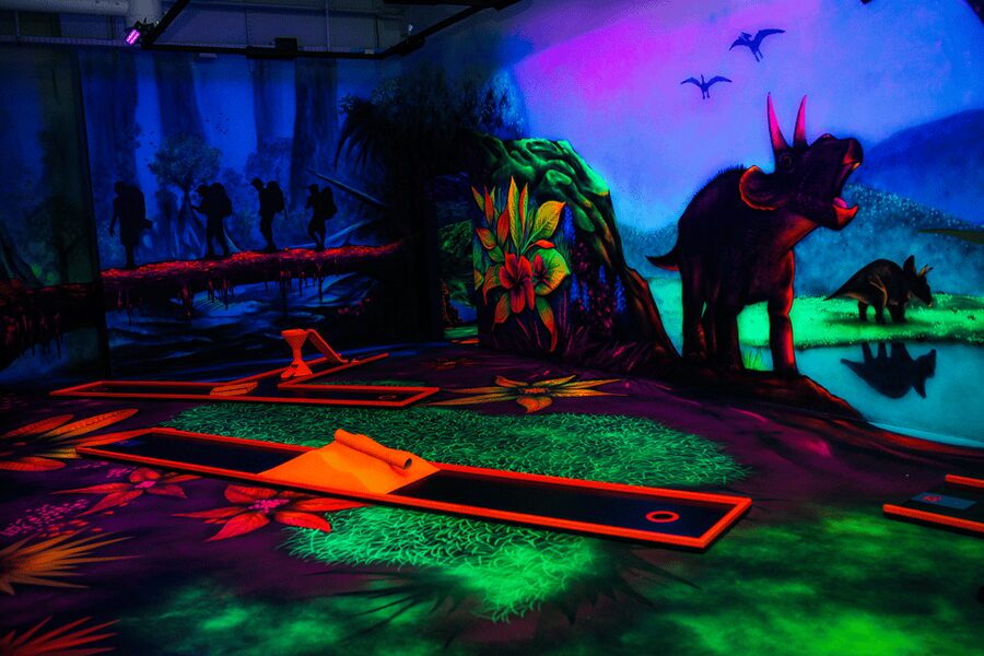 Zurich: Black Light Galaxy Minigolf - Should you book Galaxy Golf in Zurich?