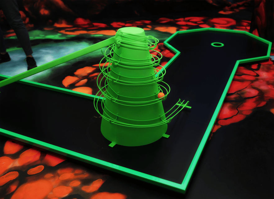 Zurich: Black Light Galaxy Minigolf - Practical tips to help you play better (and have less frustration)