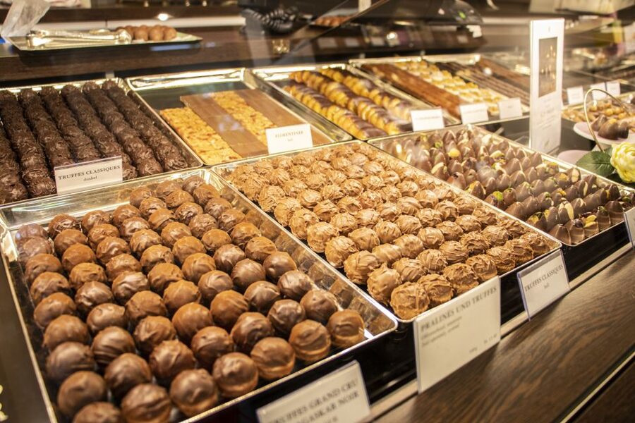 Zurich: Chocolate Tasting and Walking Tour with a Local - Chocolate tastings across town, without feeling rushed
