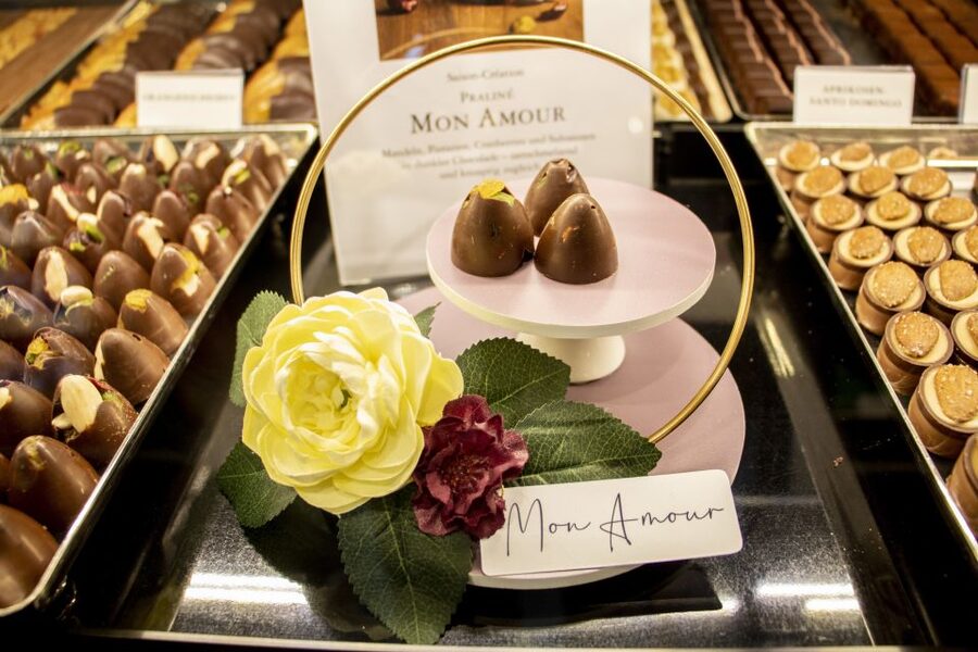 Zurich: Chocolate Tasting and Walking Tour with a Local - Price, timing, and what you are paying for