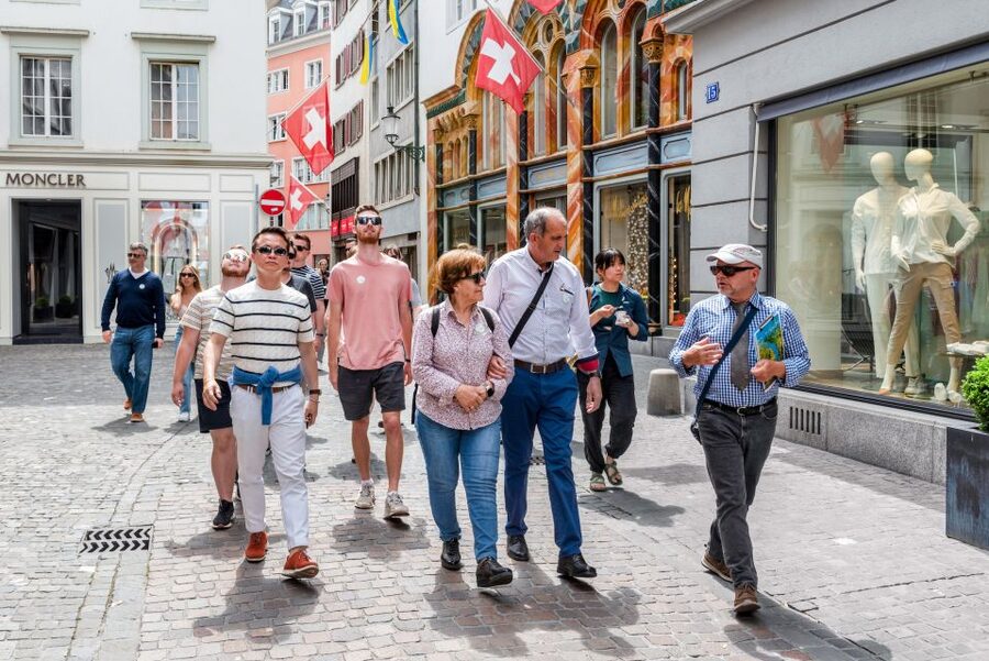 Zurich: City Highlights Tour by Bus, Cable Car, and Ferry - Getting to the meeting point near Zurich HB (Sihlquai Bus Station)