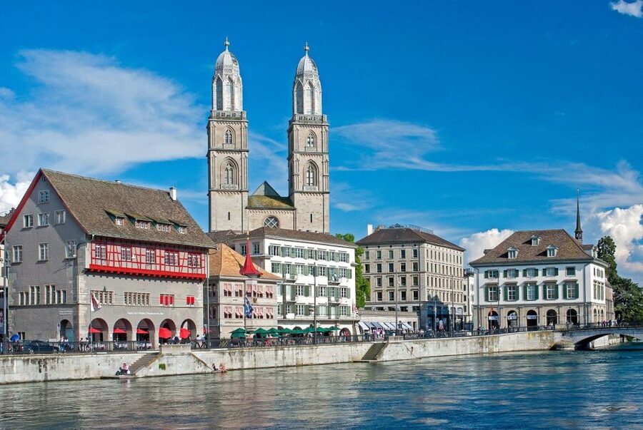 Zurich: City Tour, Cruise, and Lindt Home of Chocolate Visit - Lindt Home of Chocolate: museum audio guide and unlimited tasting