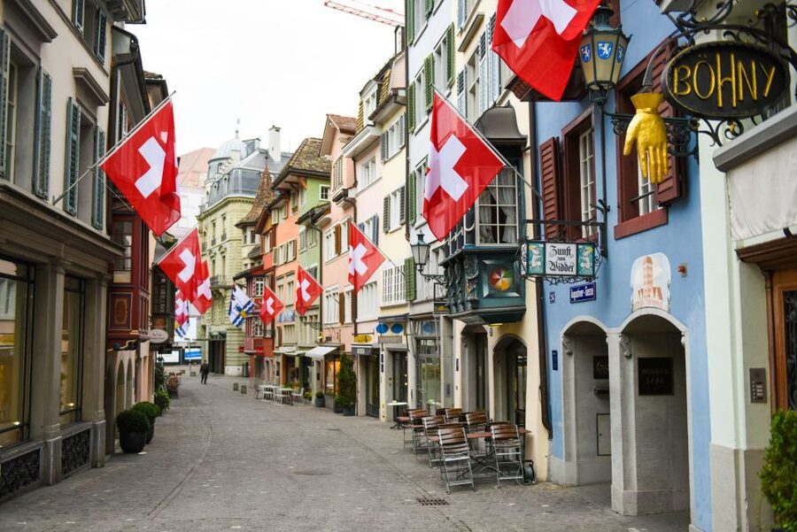 Zurich Discovery Walking Tour - Lake Zurich views: a short break that changes your perspective