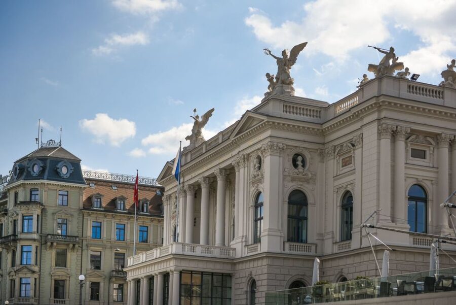 Zurich Discovery Walking Tour - Niederdorf Old Town: car-free lanes, bookstores, and art galleries