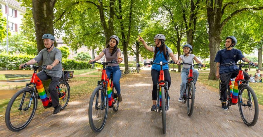 Zurich: E-Bike City Tour - Europaallee 9 Start, Helmets On, and How the Ride Gets Controlled