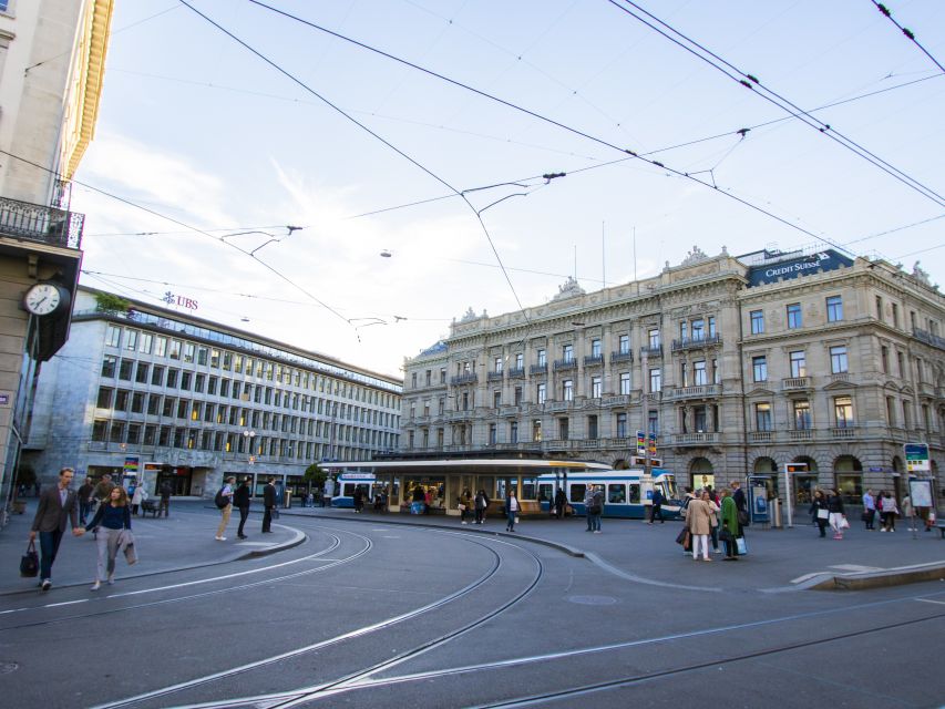 Zurich: Exclusive Swiss Banking Tour with a Local - Zurich Banking, Explained While You Walk