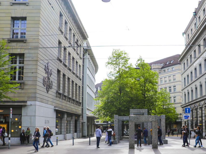 Zurich: Exclusive Swiss Banking Tour with a Local - Starting in Front of Credit Suisse: Your Street-Level First Lesson
