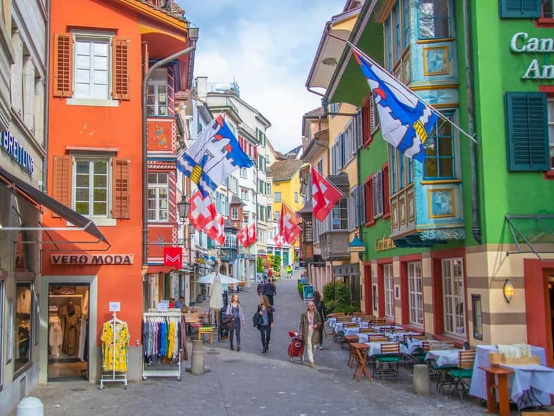 Zurich: Express Walk with a Local in 60 minutes - St. Peter and Augustinergasse, where the walk turns into a story