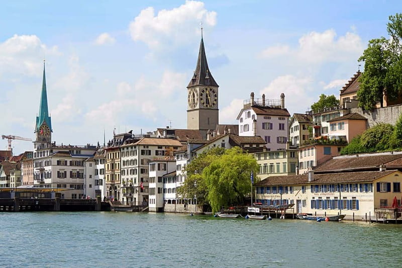 Zurich: Express Walk with a Local in 60 minutes - Münsterbrücke to Grossmünster, an efficient route to Zurich’s identity