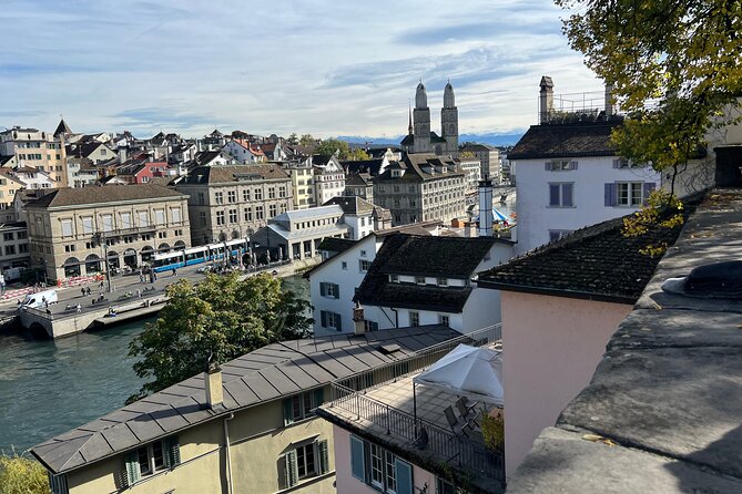 Zurich Food Tour with 10 Local Delicacies, Cheeses & Chocolates - Paradeplatz finale: chocolate history plus Zurich’s financial side