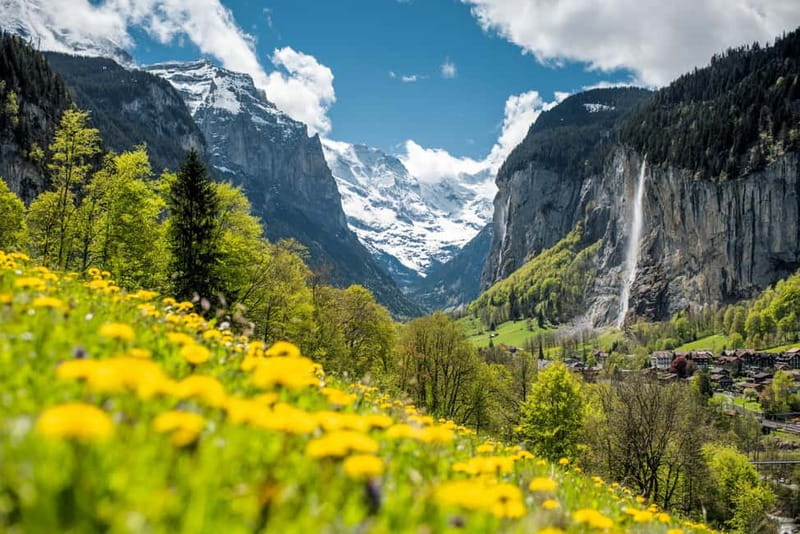 Zurich: Grindelwald, Interlaken & Lauterbrunnen Day Trip - Lauterbrunnen valley: 72 waterfalls and the Staubbach icon