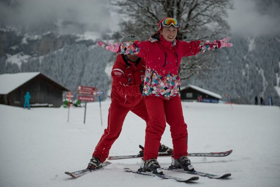 Zurich/Lucerne: Swiss Ski Experience in the Jungfrau Region - Interlaken free time: choose your pace, lake cruise or paragliding