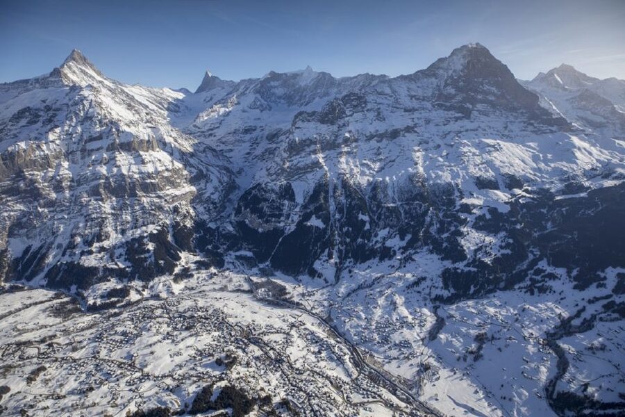 Zurich/Lucerne: Swiss Ski Experience in the Jungfrau Region - Morning coach ride, the Interlaken stop, and arriving for Grindelwald skiing
