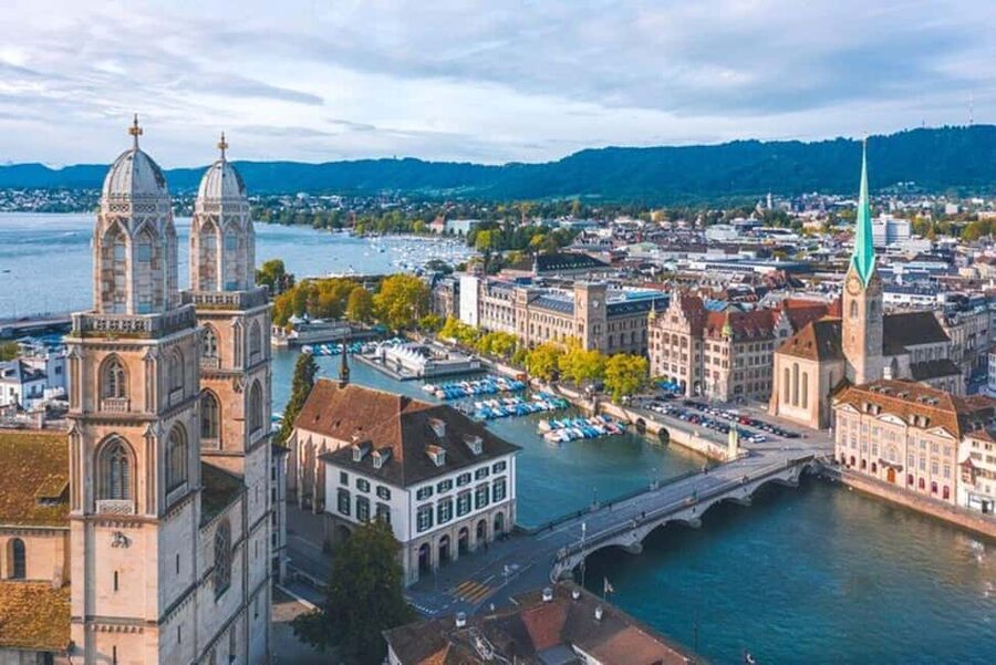 Zurich Old Town Walking Tour - Start at Zurich Main Station and get your bearings fast