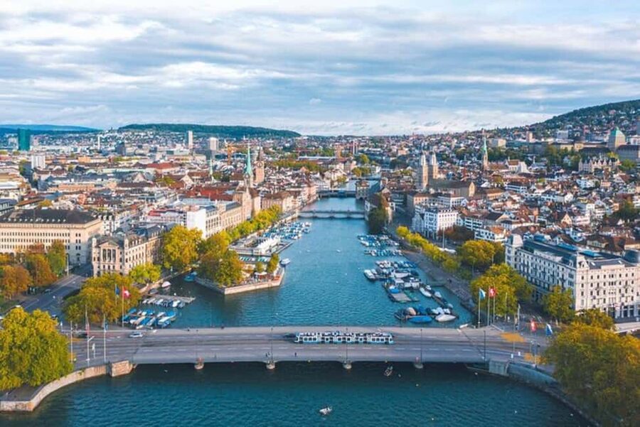 Zurich: Old Town Walking Tour - Zentralbibliothek Zürich and the city walls you can actually see