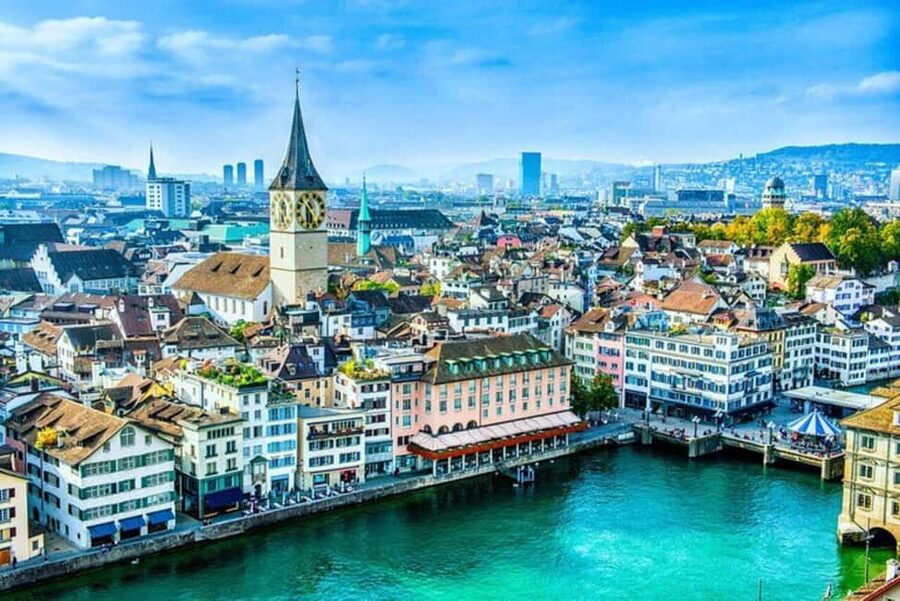 Zurich Old Town Walking Tour - Lindenhof Hill, the small stop with big views