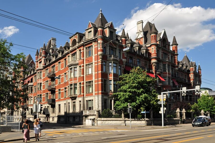 Zurich: Open Top Bus Sightseeing Tour with Optional Cruise - Open-air seating: getting photos and sound you can actually use