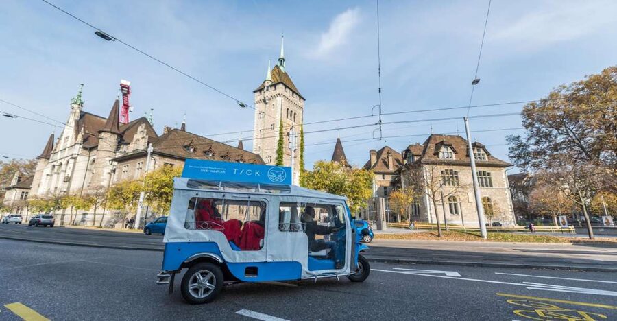 Zurich: Private eTukTuk City Tour - Old town sights you’ll recognize right away: Fraumünster, Grossmünster, Kunsthaus