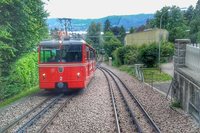 Zürich Private Walking Half-Day Trip with optional Lake Cruise - Fraumünster and Grossmünster: Two Churches, Two Different Zurich Moods