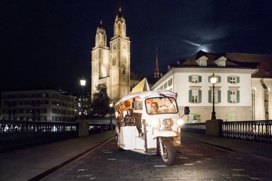 Zurich: Swiss Cheese Fondue & Wine e-Tuk-Tuk City Tour - The fondue and wine stop: what you actually get