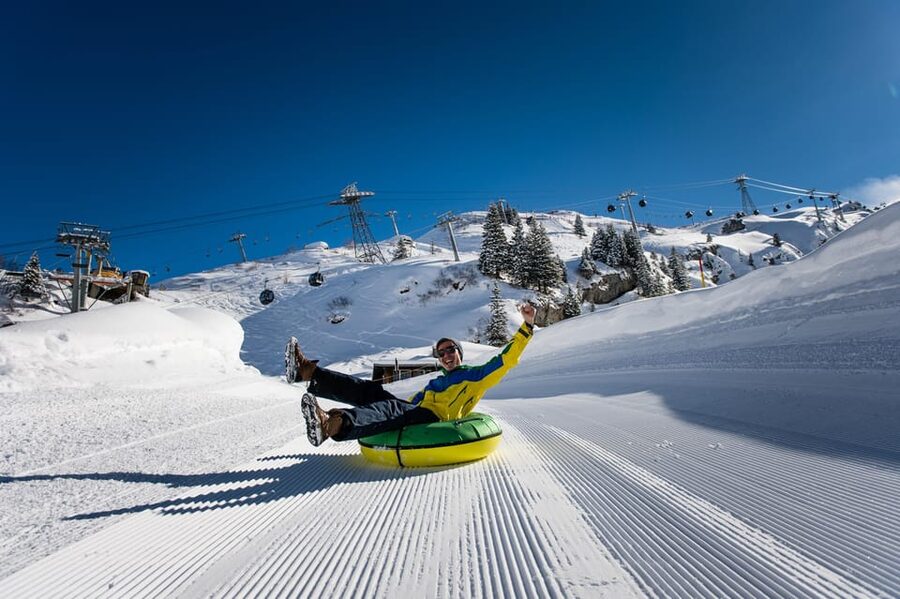 Zurich: Titlis Beginner Ski day snow experience & Lucerne - One day, two worlds, and a mountain that changes everything