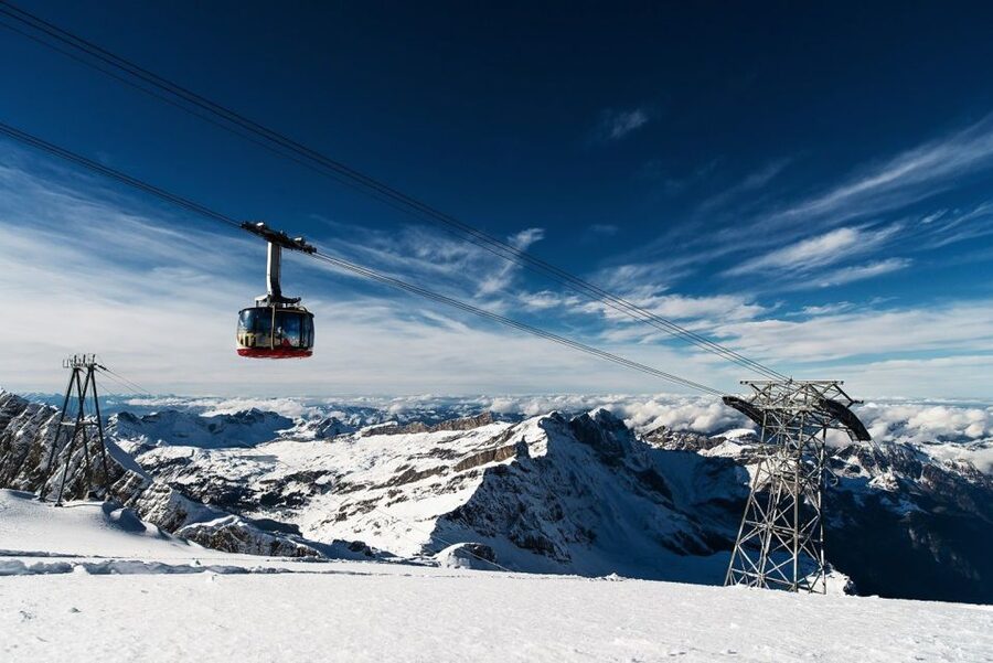 Zurich: Titlis First Time Ski Experience & Lucerne - Beginner ski steps at the Snow Experience Park